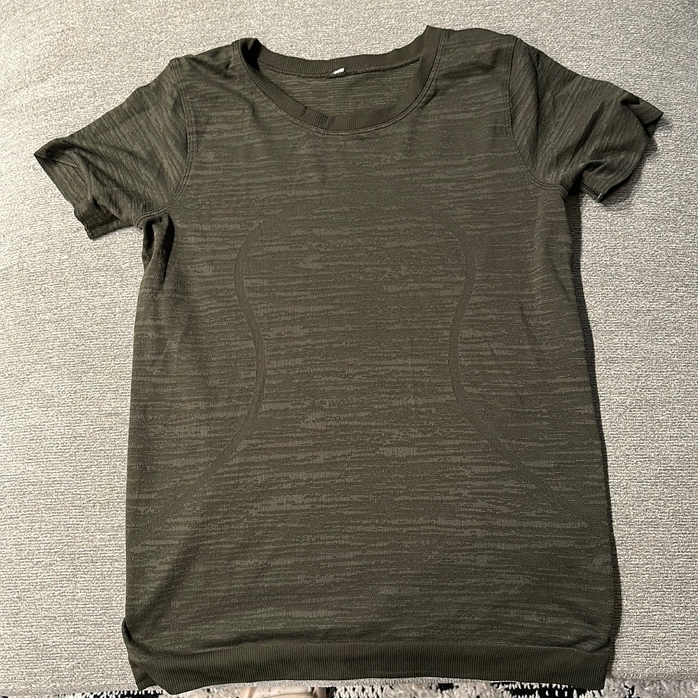 Lululemon T-shirt